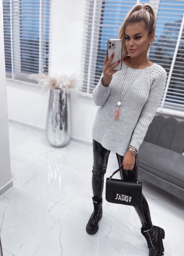 SWETER PLECIONY Z WISIORKIEM GREY-497803