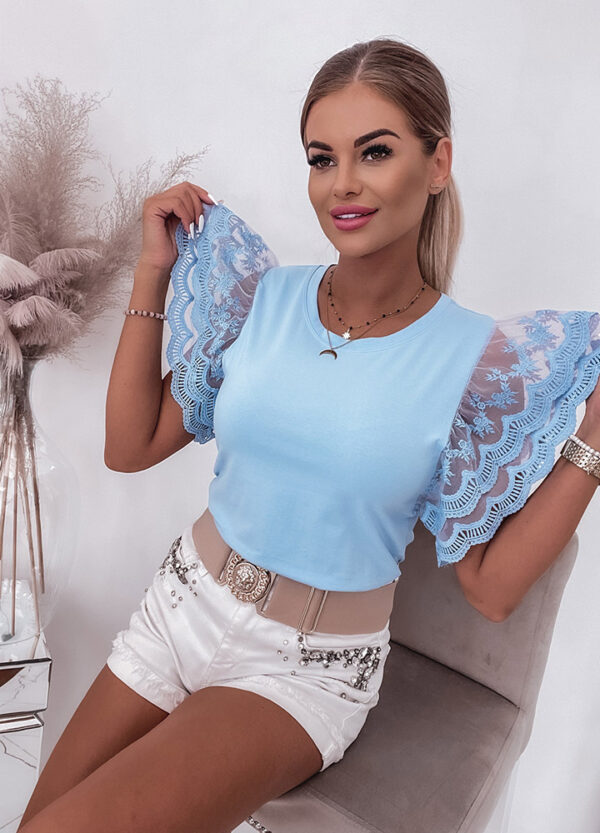 BLUZKA Z KORONKOWYM RĘKAWEM BABY BLUE-545354