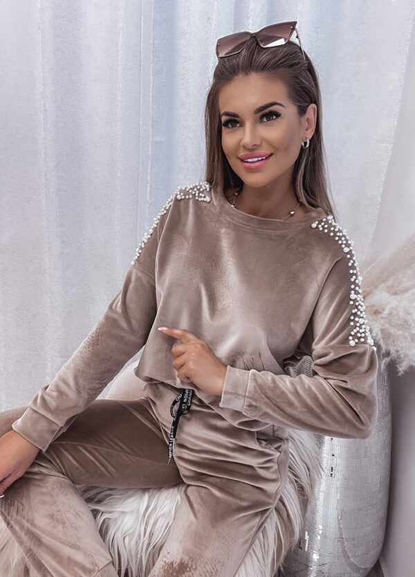 WELUROWY DRES Z PERŁAMI NUDE-575251