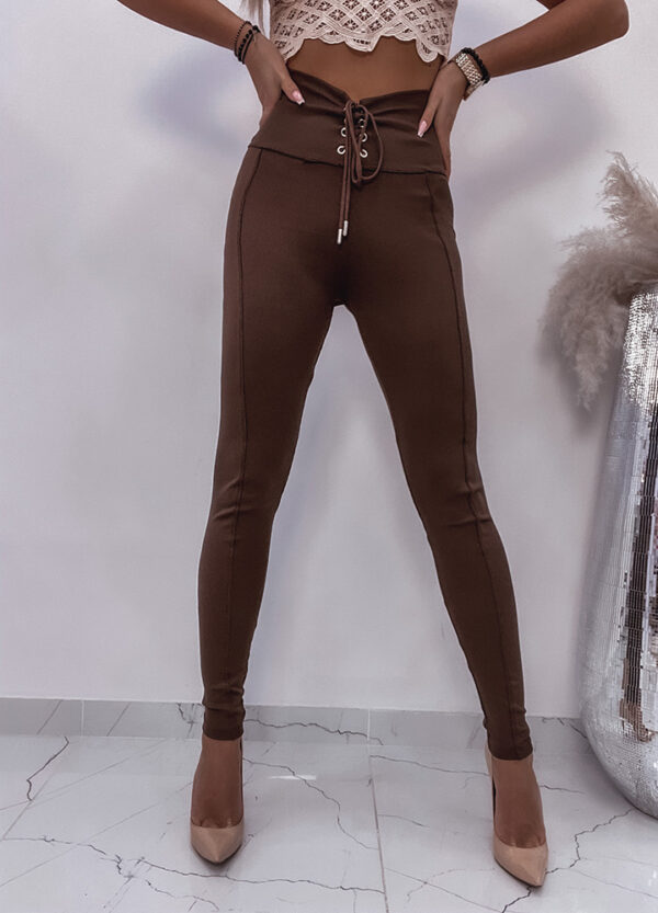 PRĄŻKOWANE LEGGINSY Z WIĄZANIEM BROWN-592037