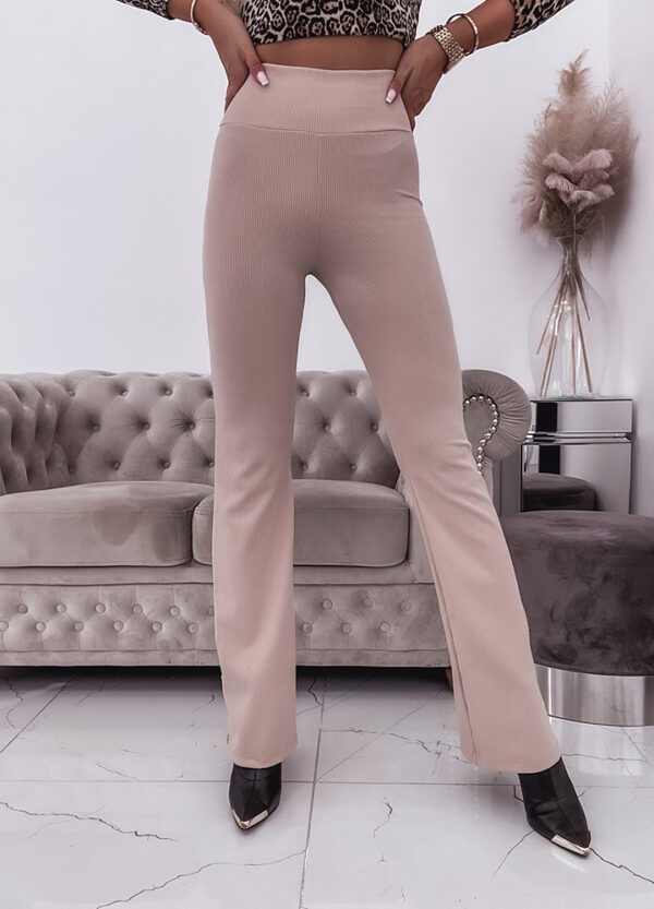 PRĄŻKOWANE SPODNIE DZWONY BEIGE-643666