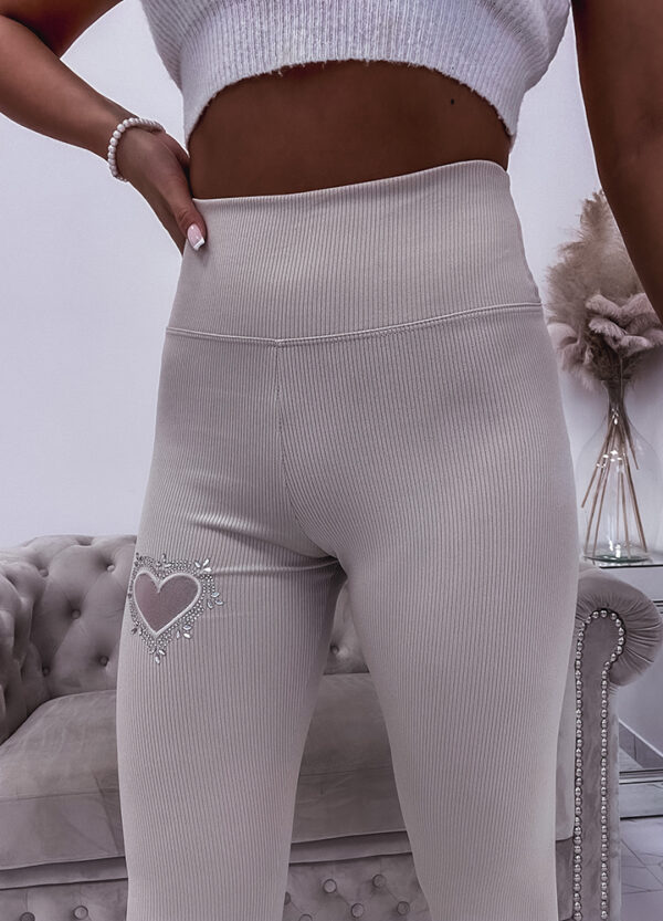 PRĄŻKOWANE LEGGINSY BEIGE HEART-646246