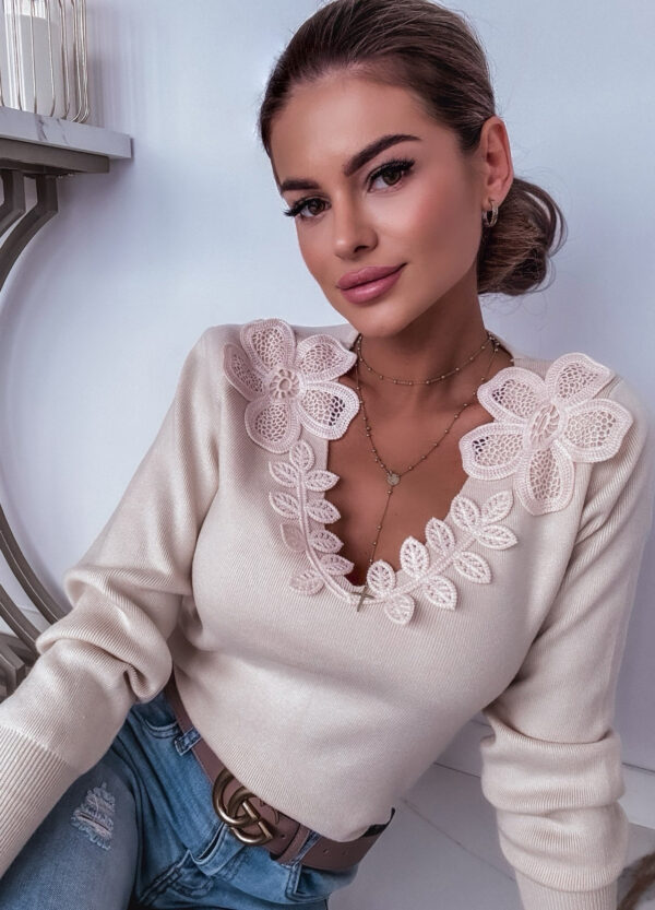 SWETER PRĄŻKOWANY BEIGE KORONKA