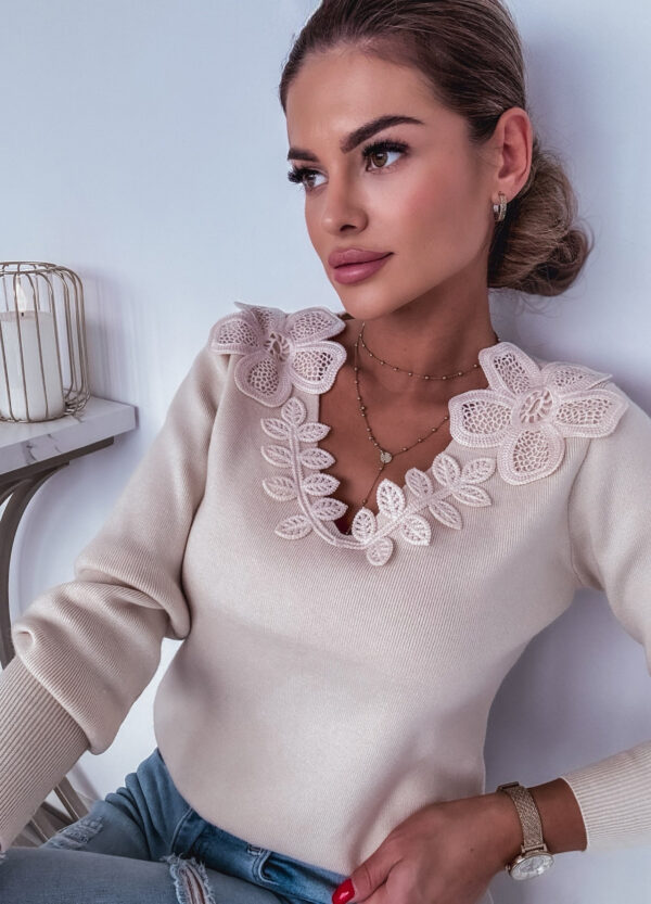 SWETER PRĄŻKOWANY BEIGE KORONKA