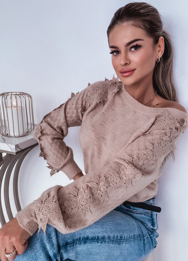 SWETER Z KORONKĄ CAMEL