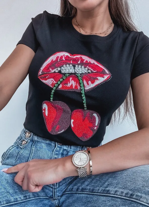 T-SHIRT Z CEKINAMI LIPS