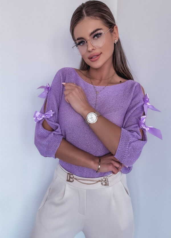 SWETER Z KOKARDKAMI NA RĘKAWACH VIOLET - Зображення 5