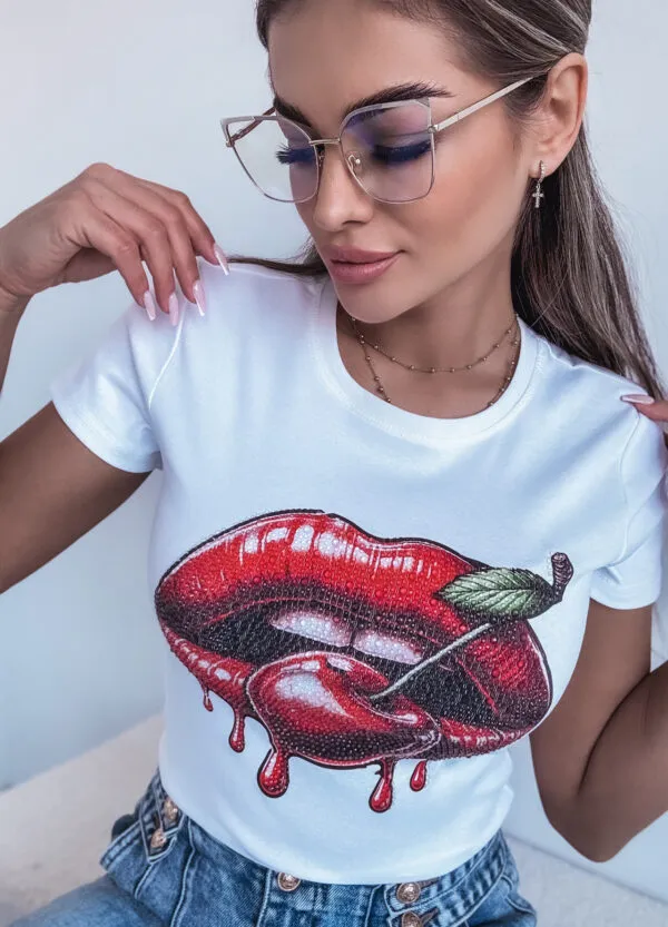 T-SHIRT Z CEKINAMI LIPS