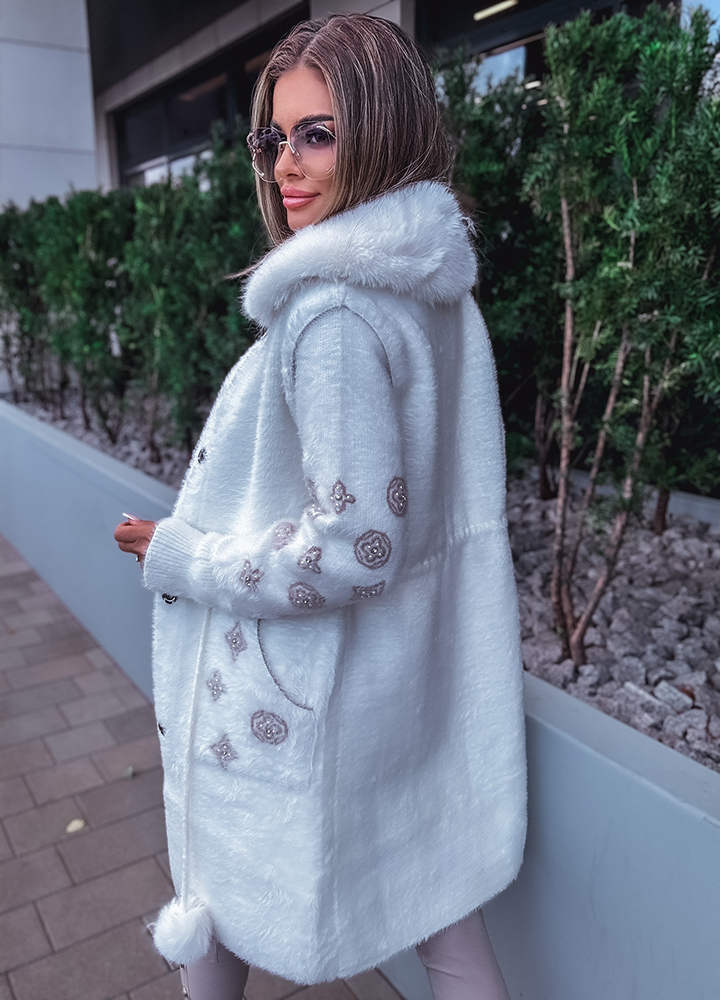 BIAŁY PŁASZCZ Z FUTERKIEM I PERELKAMI